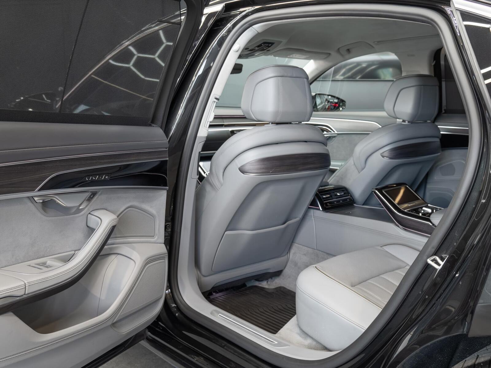 Audi A8 2018, photo 7/15
