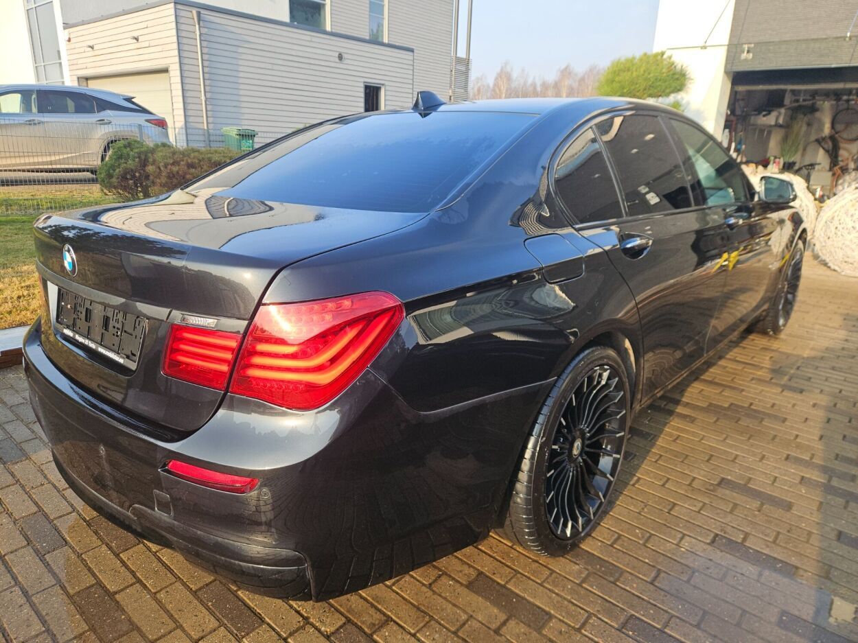 BMW 730 2013, photo 3/5