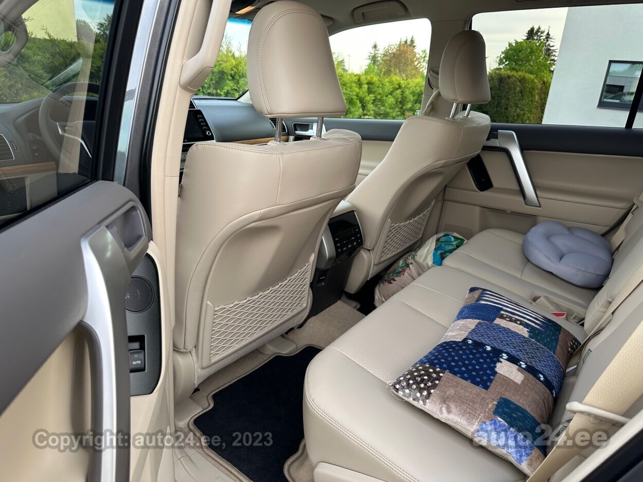Toyota Land Cruiser 2022, photo 6/6