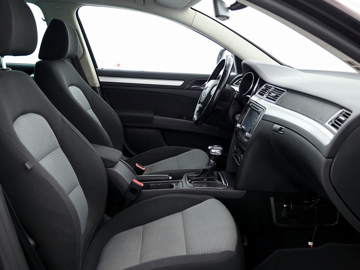 Škoda Superb 2010, photo 6/8