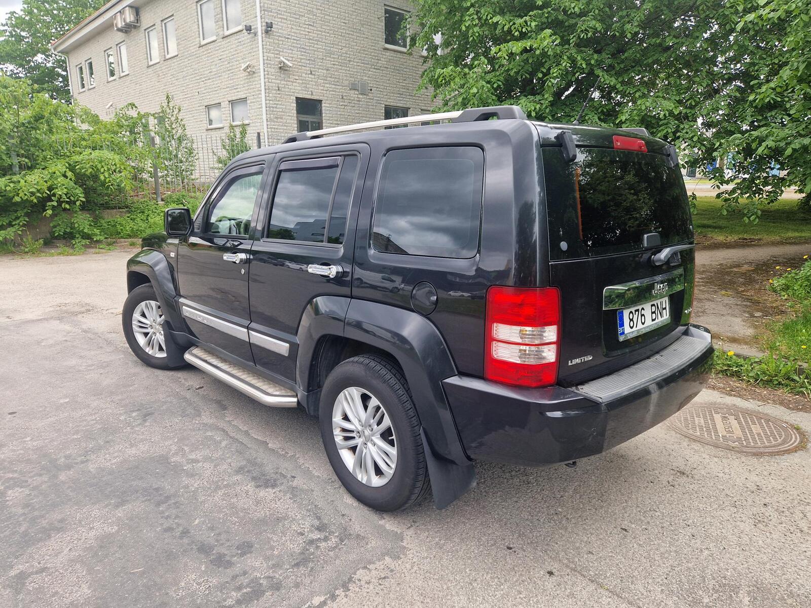 Jeep Cherokee 2010, photo 3/10