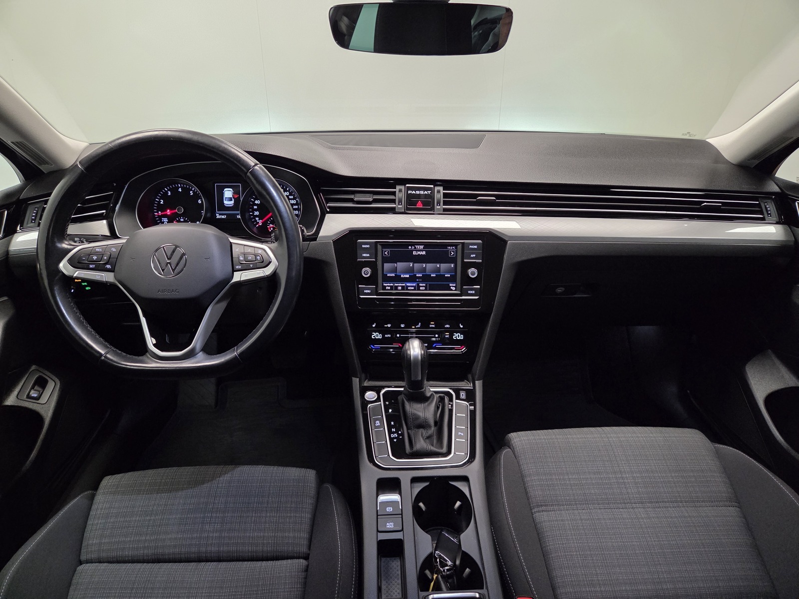 Volkswagen Passat 2021, photo 7/23