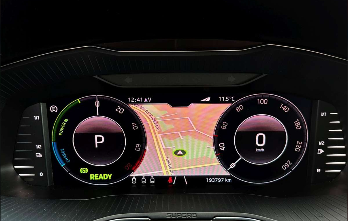 Škoda Superb 2020, photo 6/11