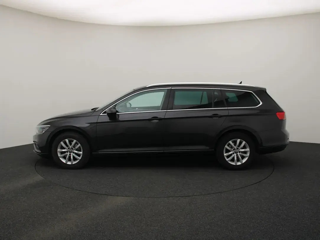 Volkswagen Passat 2021, photo 6/10