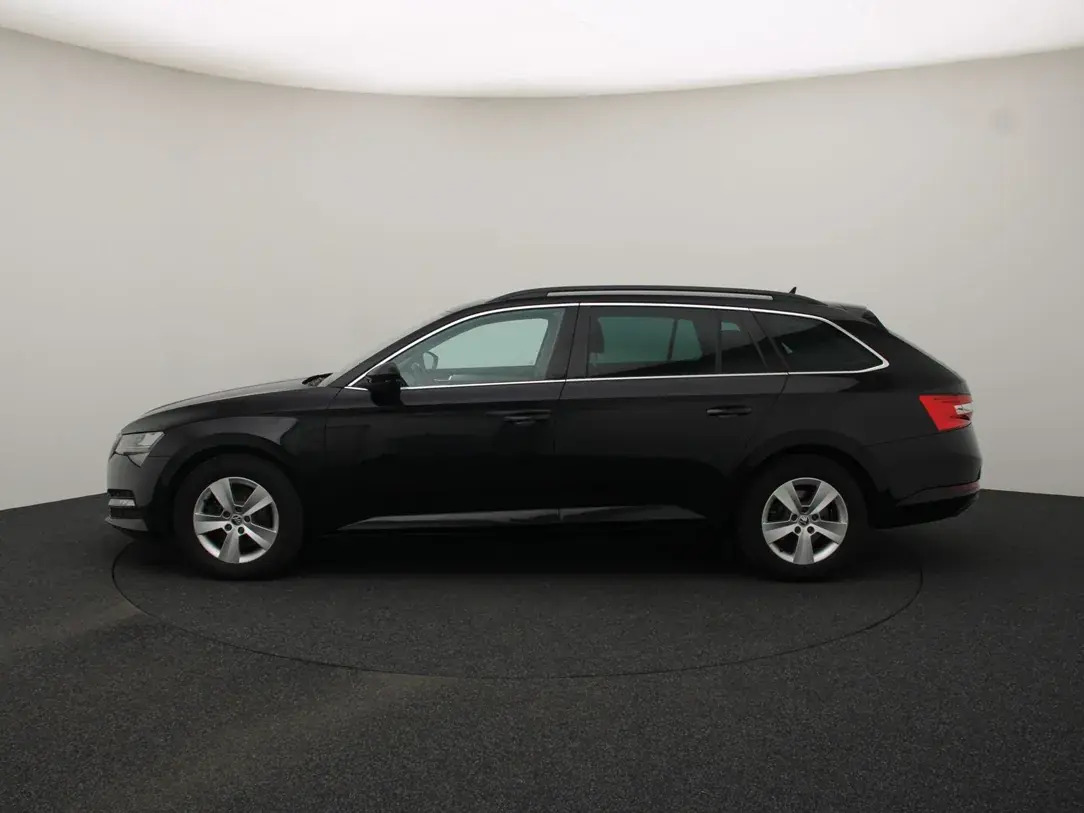 Škoda Superb 2021, photo 6/33
