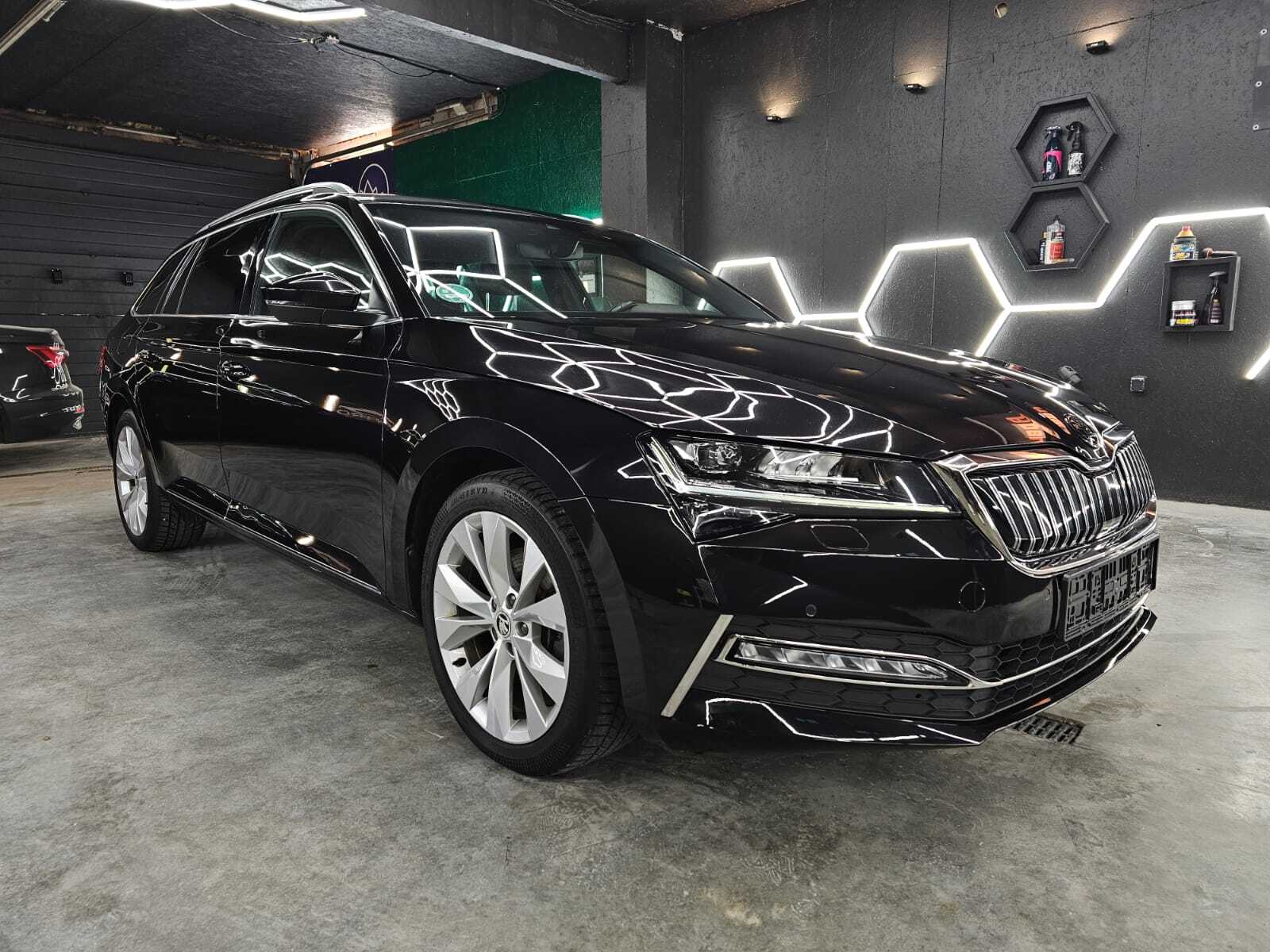 Škoda Superb 2021, photo 3/10