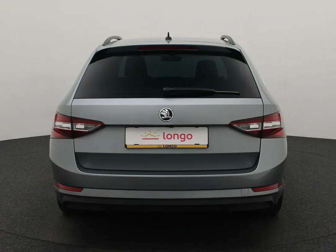 Škoda Superb 2018, photo 5/31