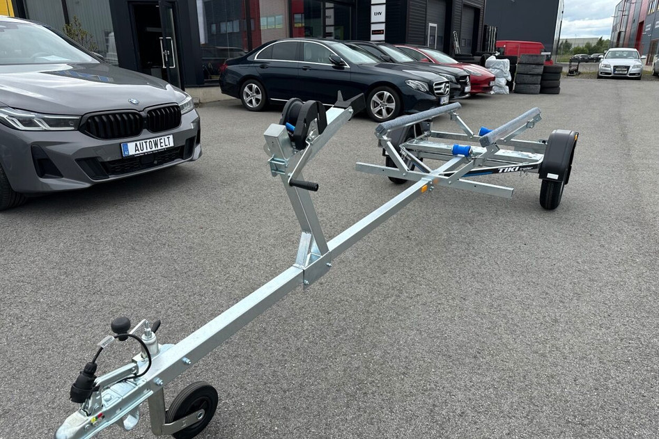 Tiki Treiler Paadihaagis siinidega 4.6 m paadile