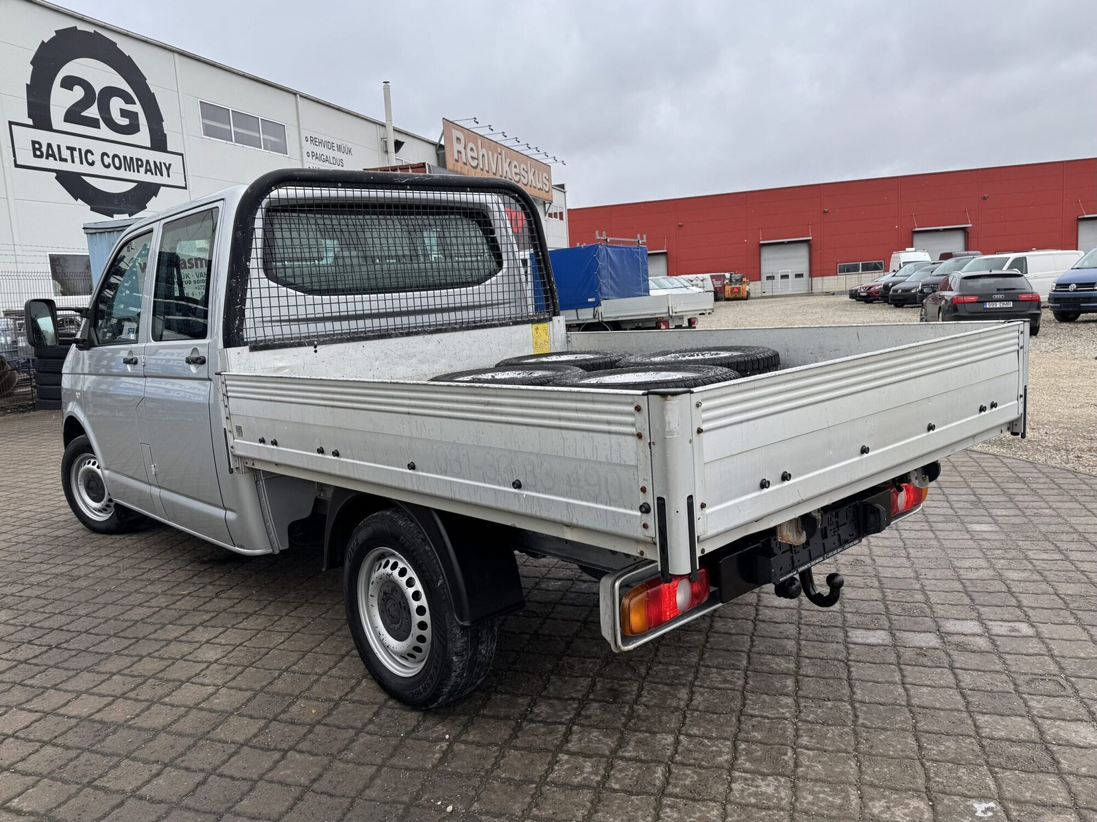 Volkswagen Transporter 2011, kuva 2/9