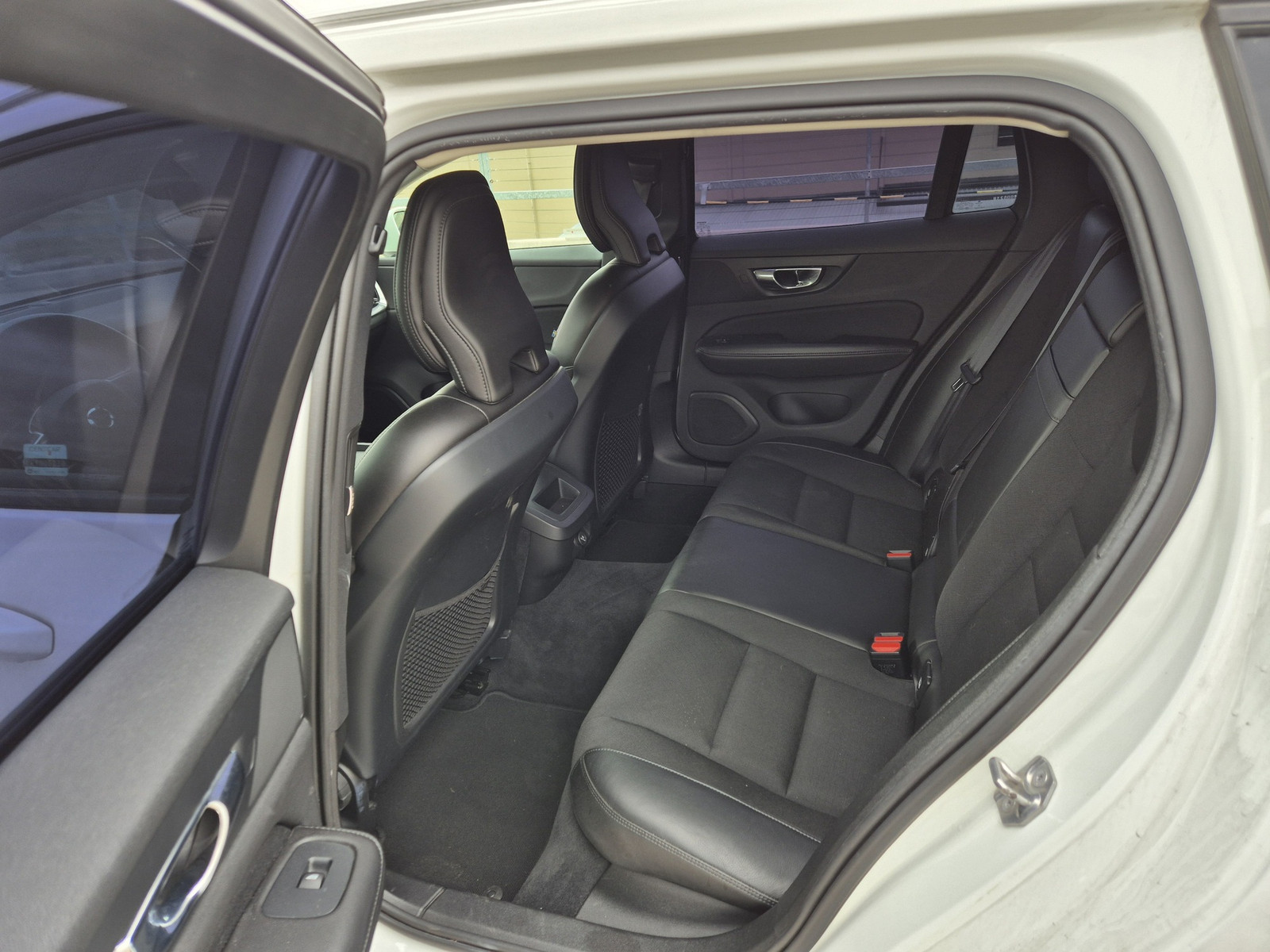 Volvo V60 Cross Country 2019, photo 4/10