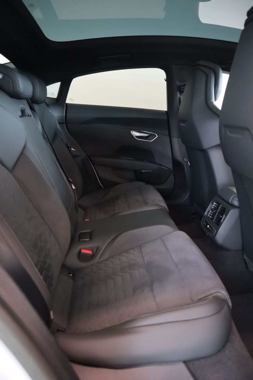 Audi e-tron GT quattro 350kW 140kW 2022, kuva 4/10