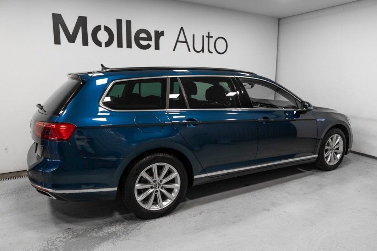 Volkswagen Passat 2022, photo 4/10