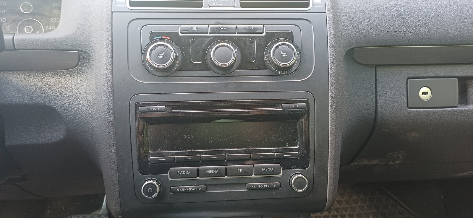 Volkswagen Touran 2012, photo 7/10