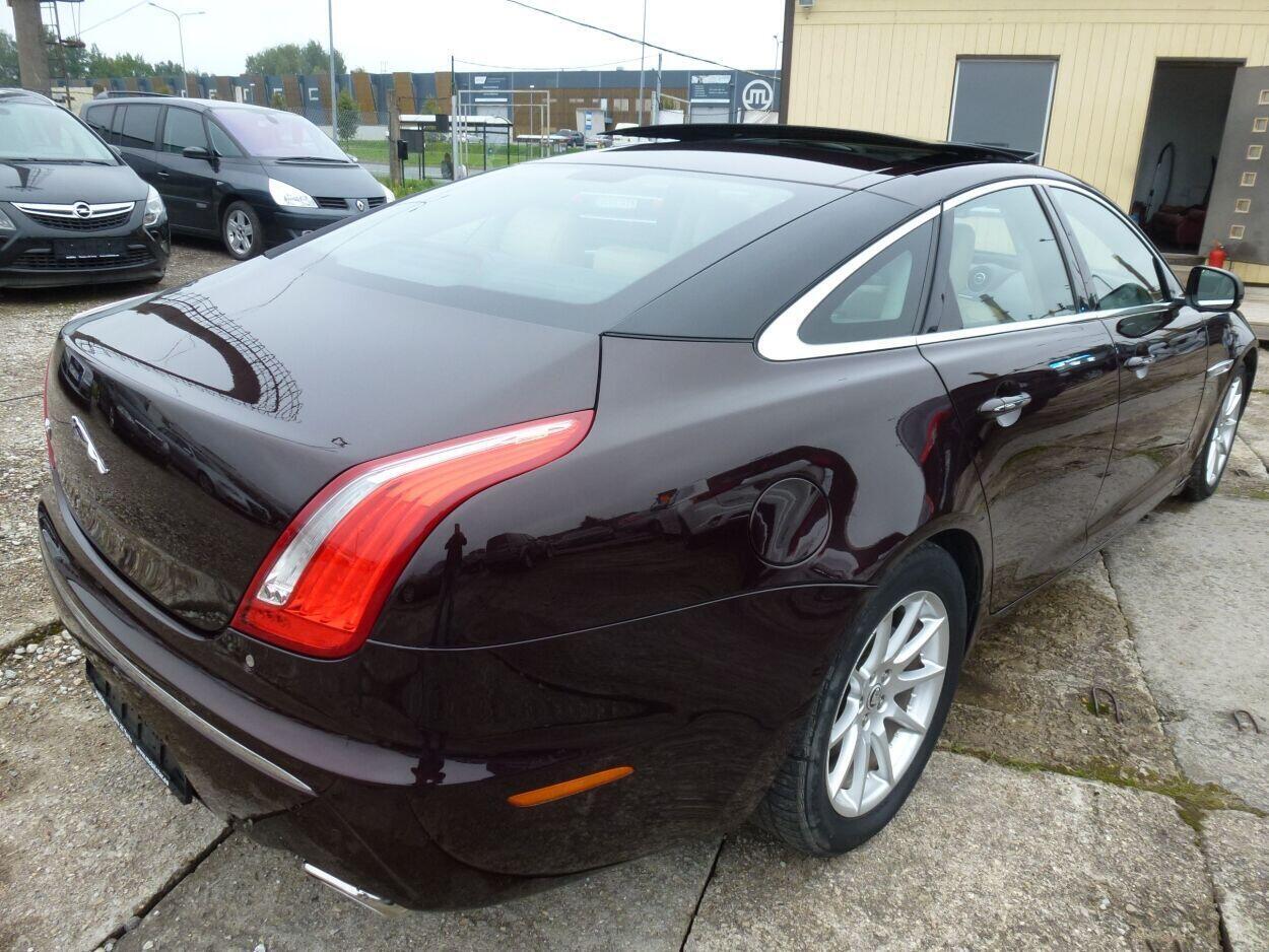 Jaguar XJ 2010, kuva 3/6