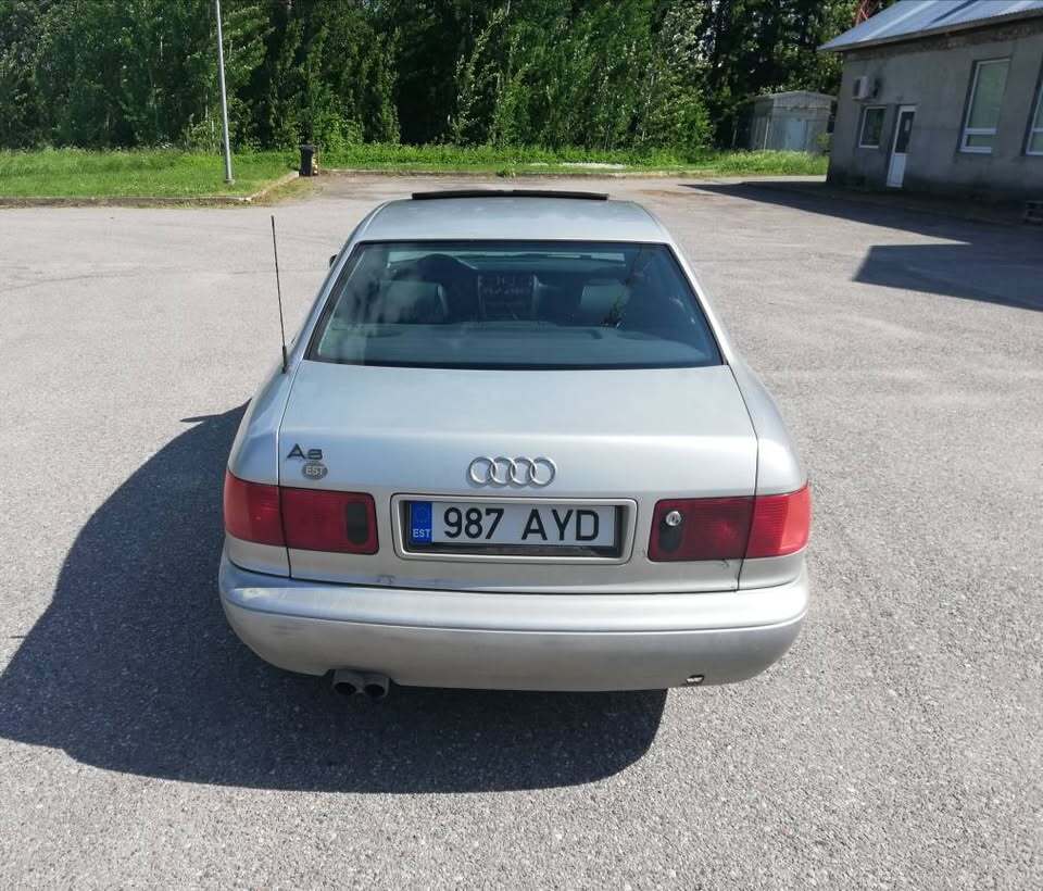 Audi A8 1995, photo 7/9