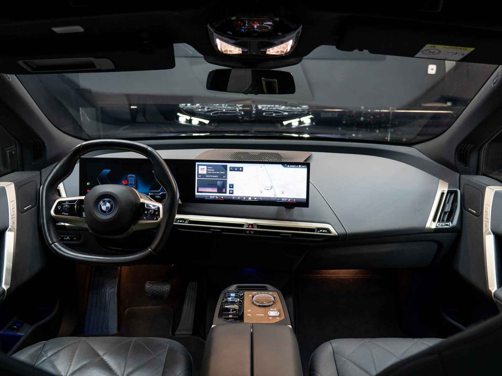 BMW iX 2023, photo 7/15
