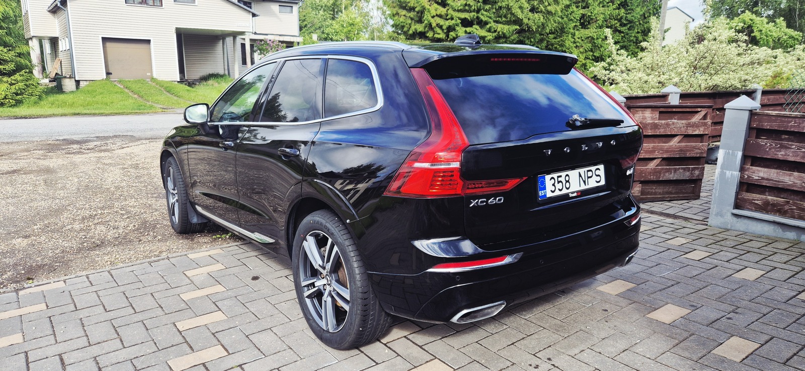 Volvo XC60 2017, photo 4/10