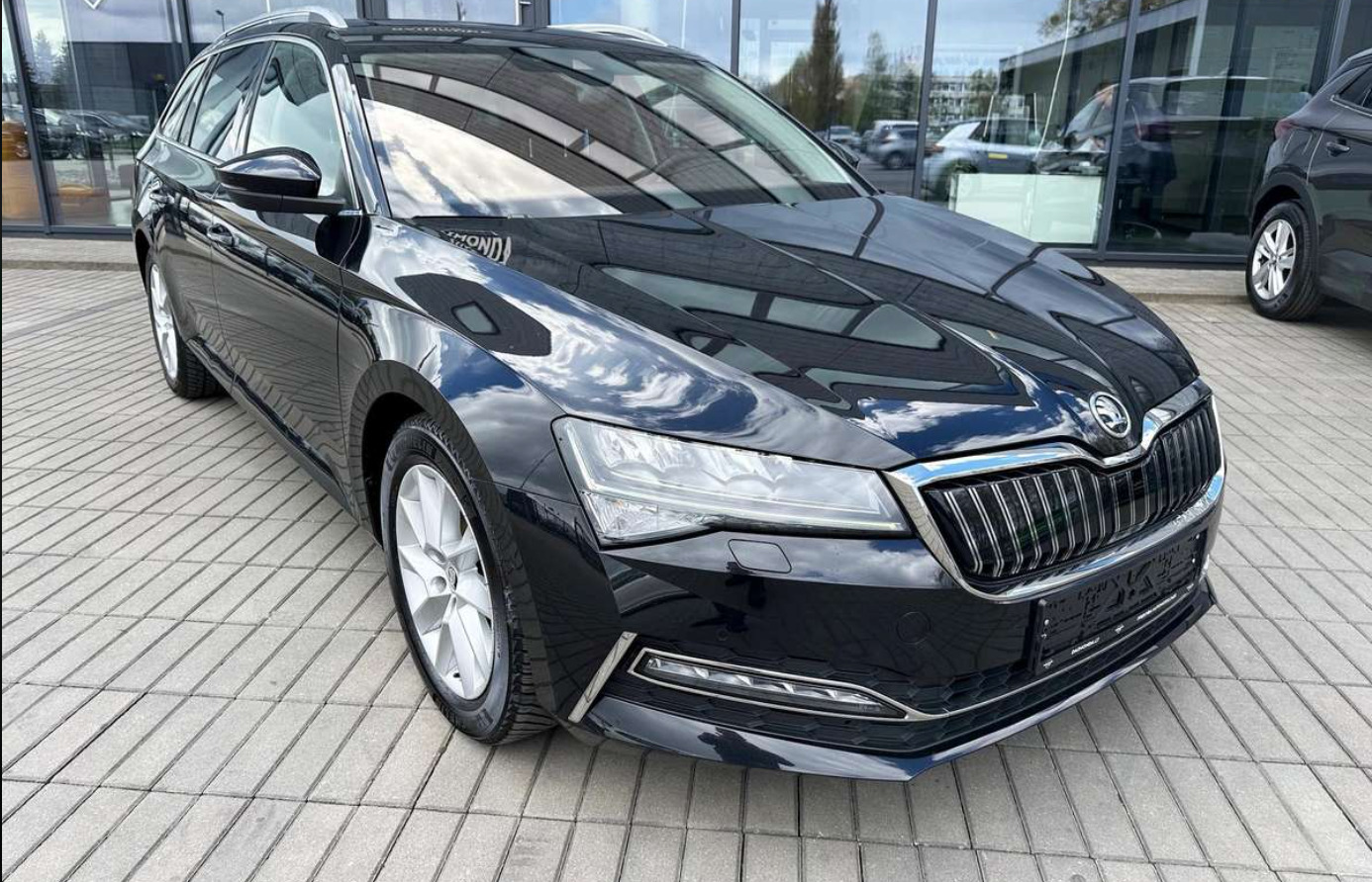 Škoda Superb 2020, photo 2/11