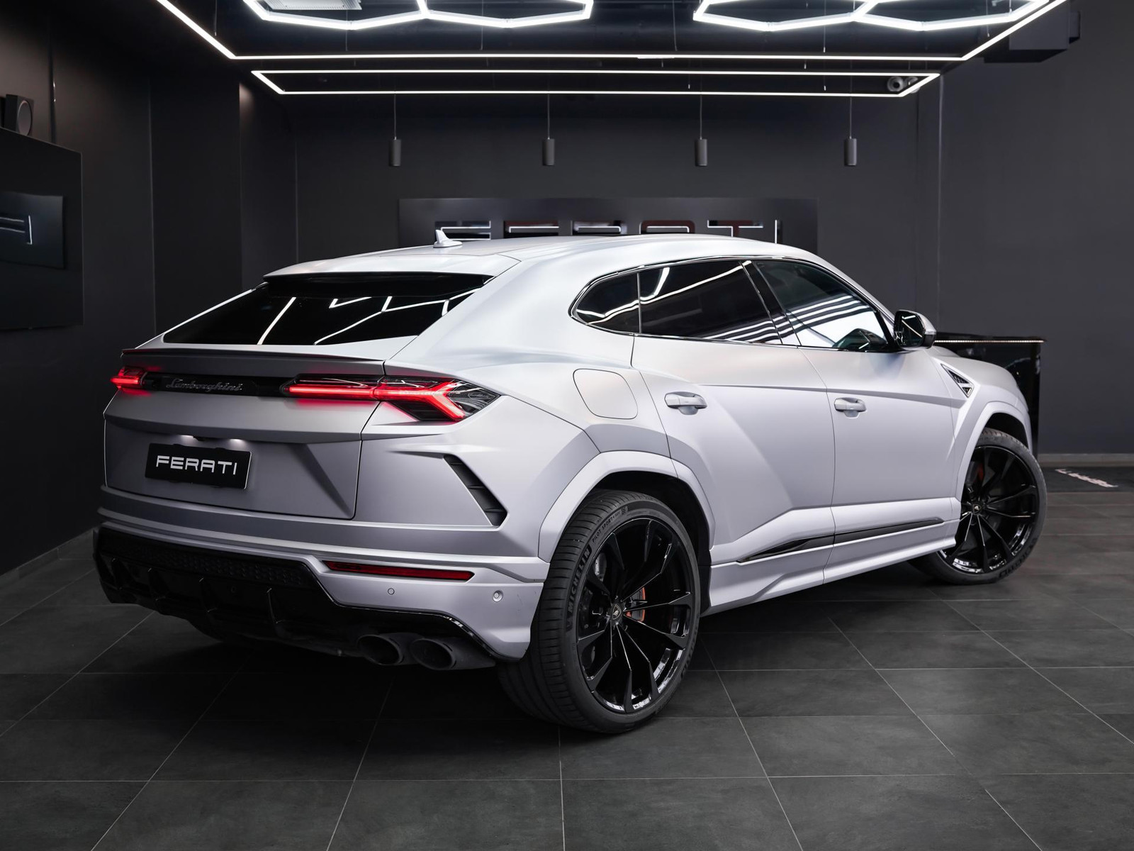 Lamborghini Urus 2023, photo 2/16