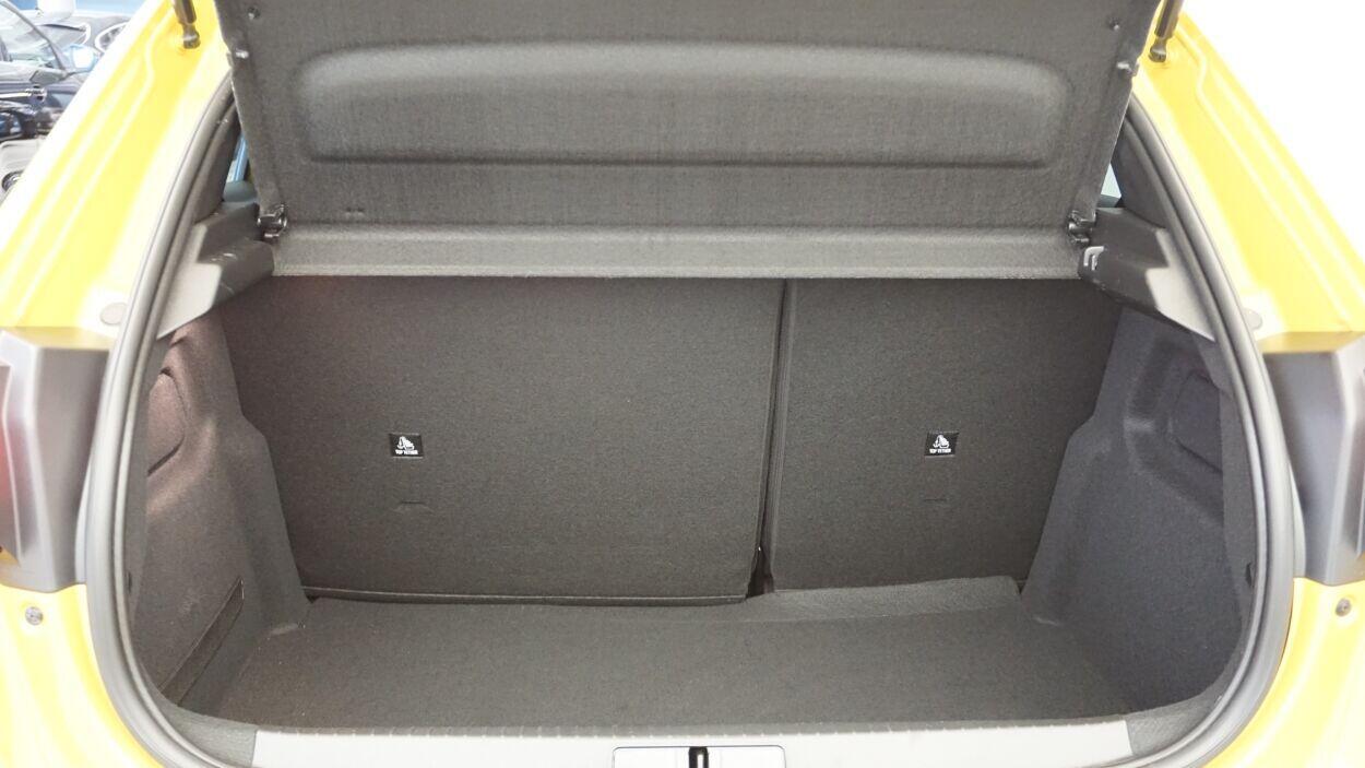 Peugeot 208 2023, photo 6/10