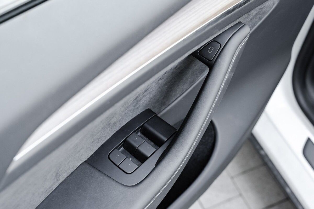 Tesla Model Y 2023, photo 7/17
