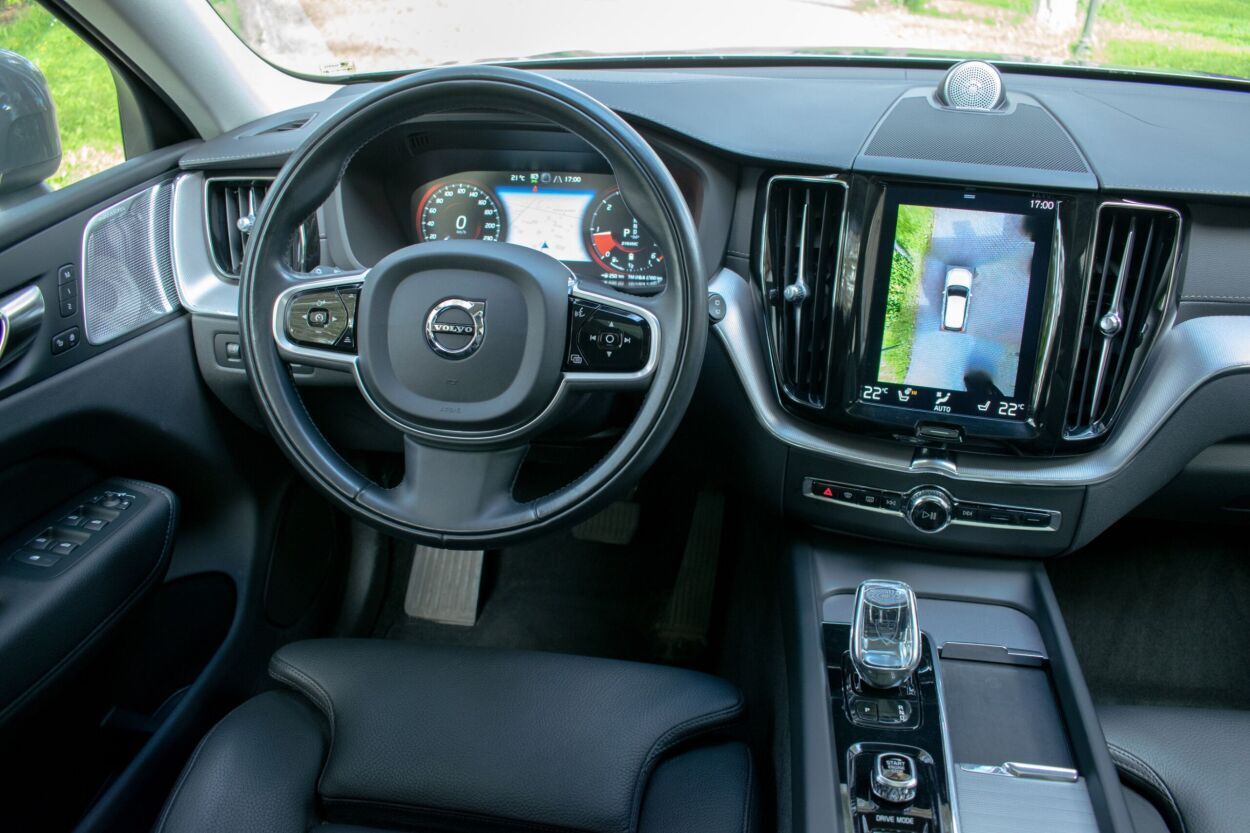 Volvo XC60 2021, photo 3/16