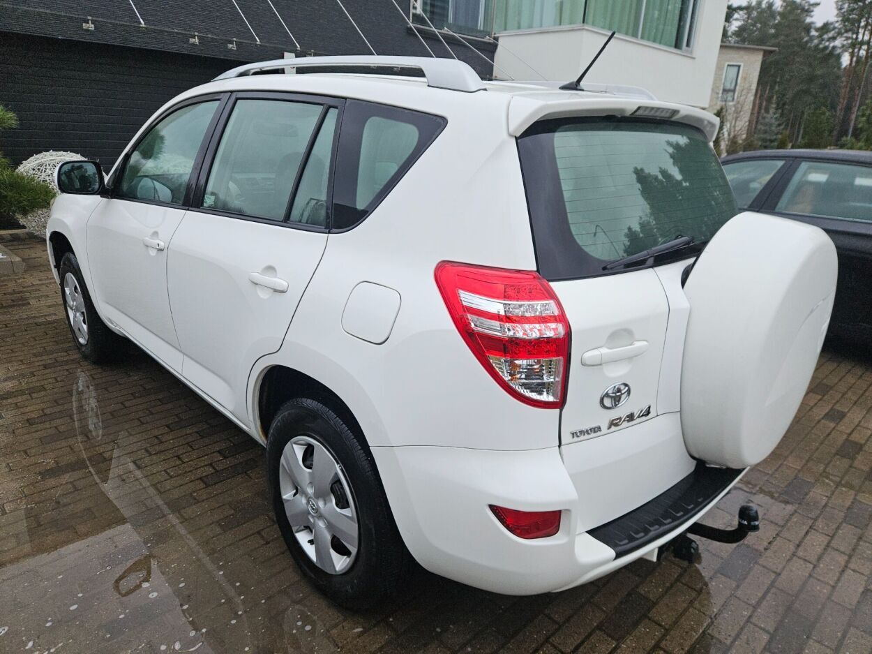 Toyota RAV4 2010, kuva 4/6