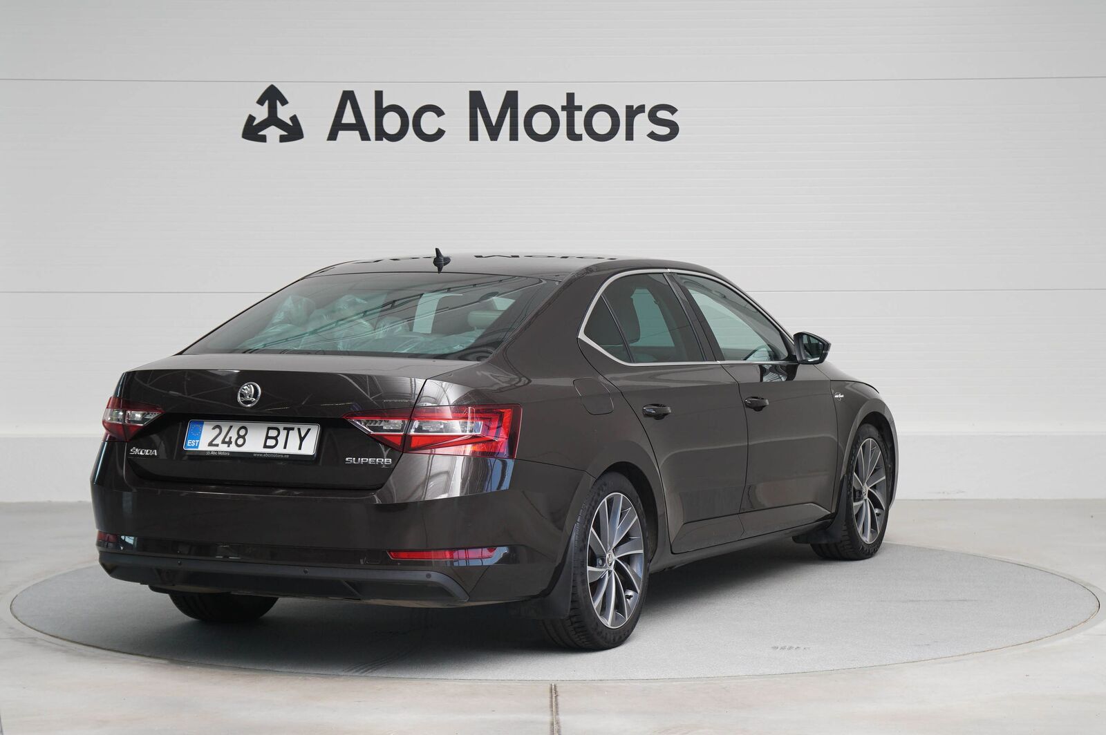 Škoda Superb 2017, kuva 4/19