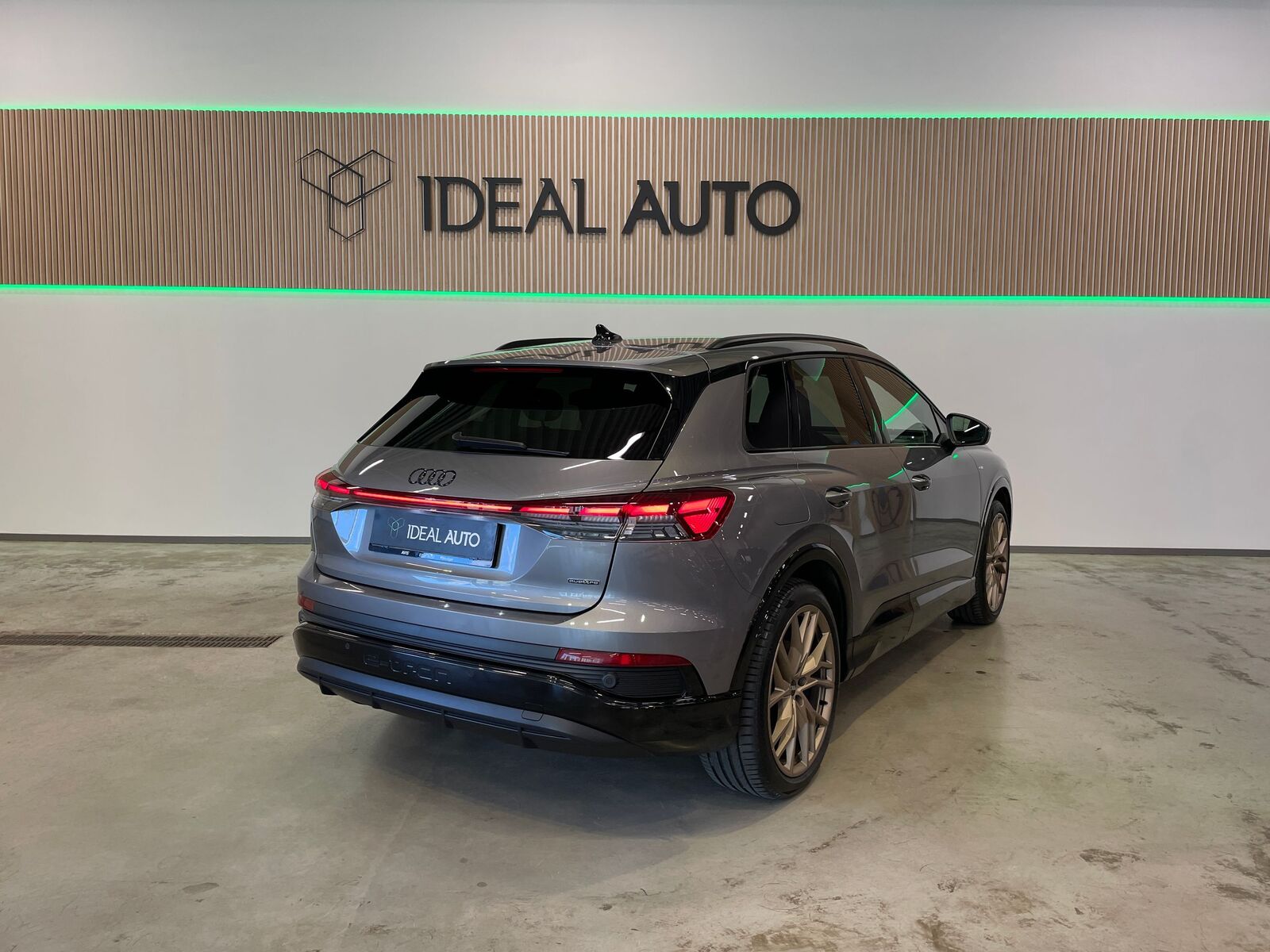 Audi Q4 e-tron 2023, photo 4/10