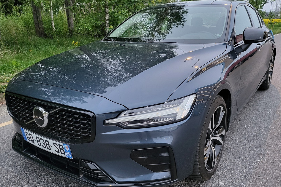 Volvo S60, 2023, 2.0, 145 kW, hübriid (bensiin/elekter), automaat, esivedu