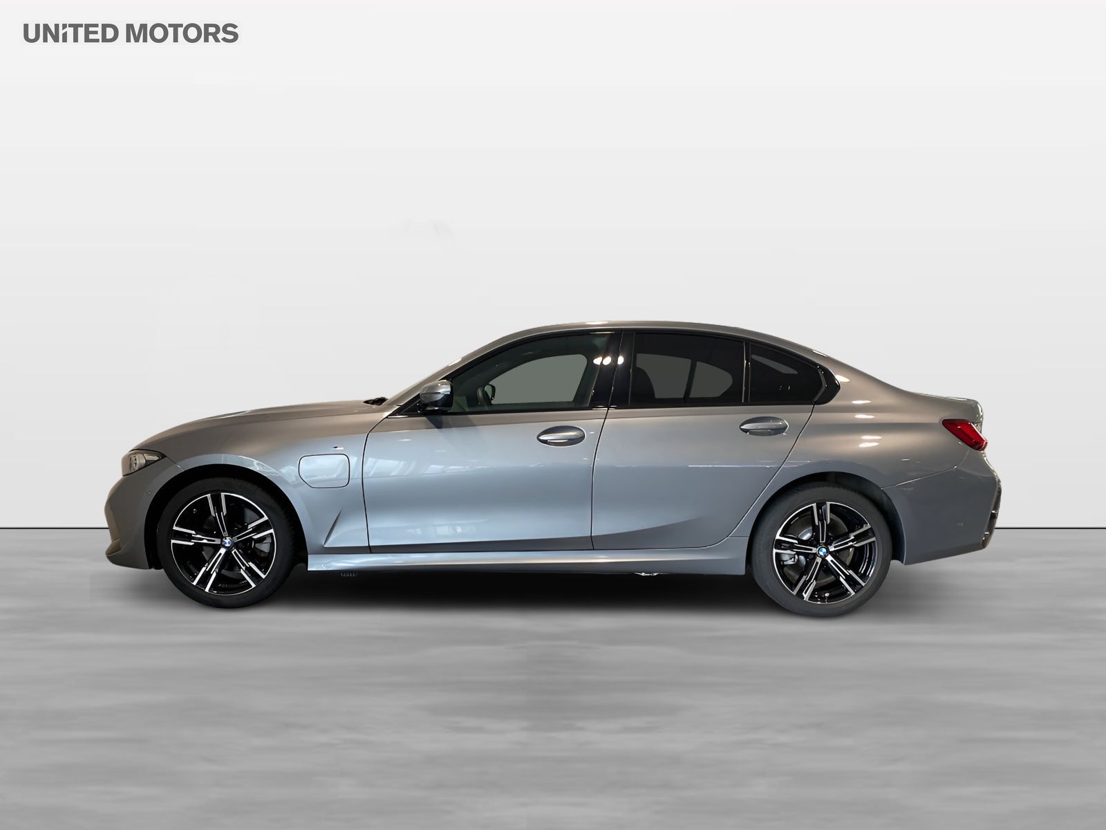 BMW 330 2024, kuva 2/19
