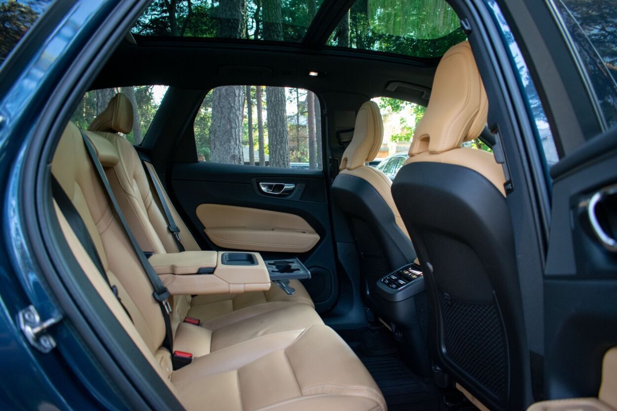 Volvo XC60 2021, photo 4/19
