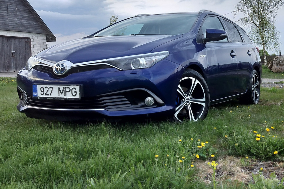 Toyota Auris, 2015, 1.8, 73 kW, hübriid (bensiin/elekter), automaat, esivedu