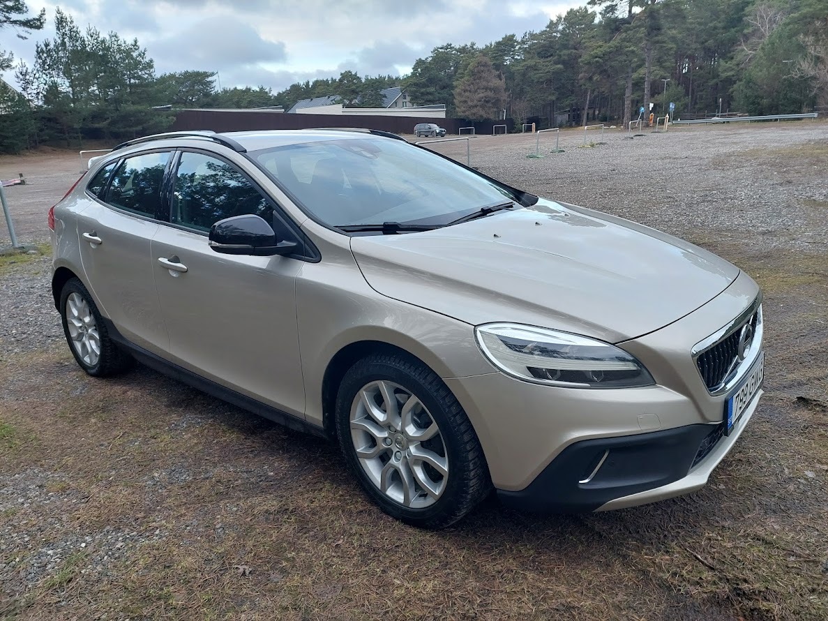 Volvo V40 Cross Country 2016, photo 4/10