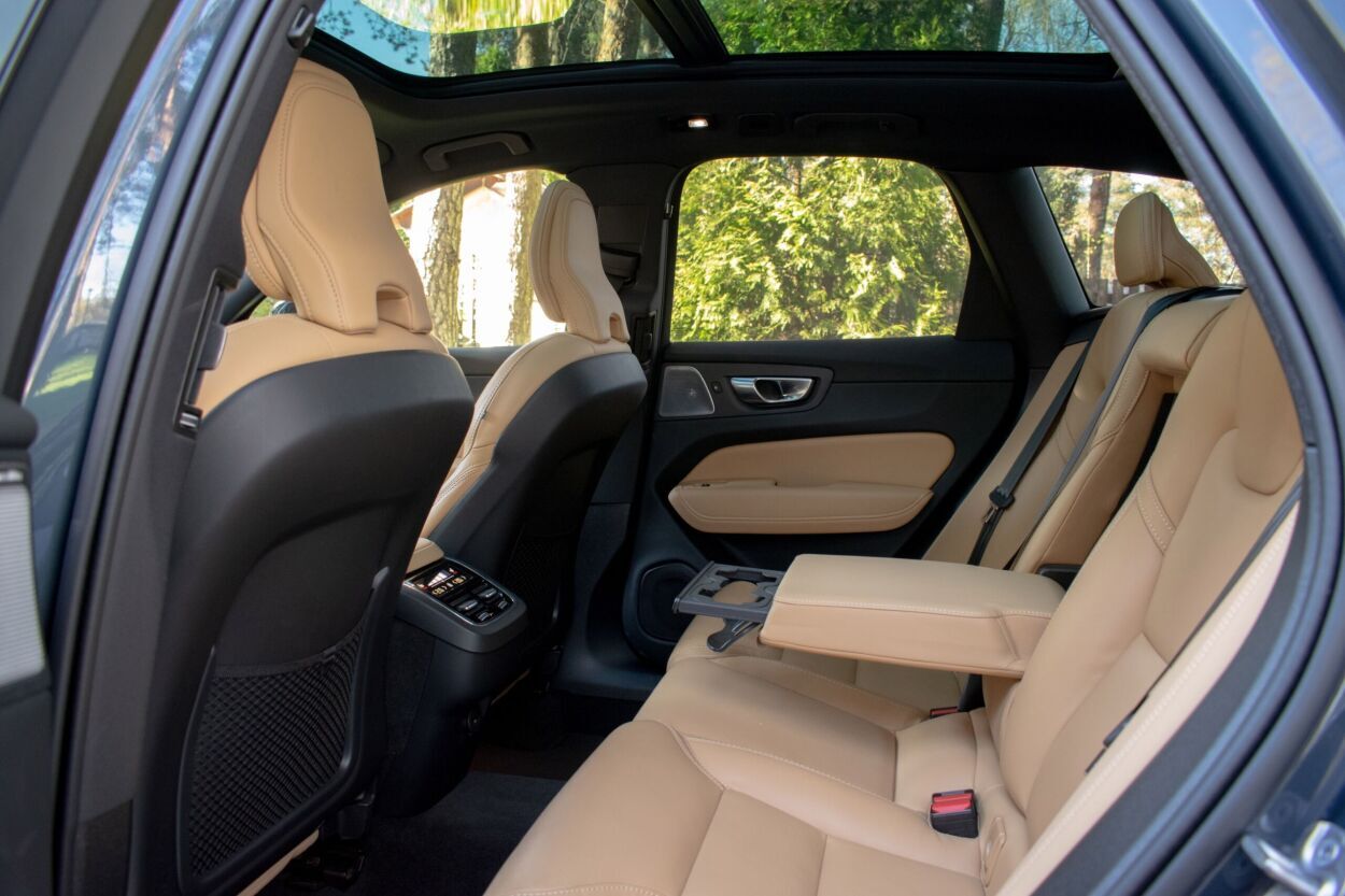 Volvo XC60 2024, photo 4/10