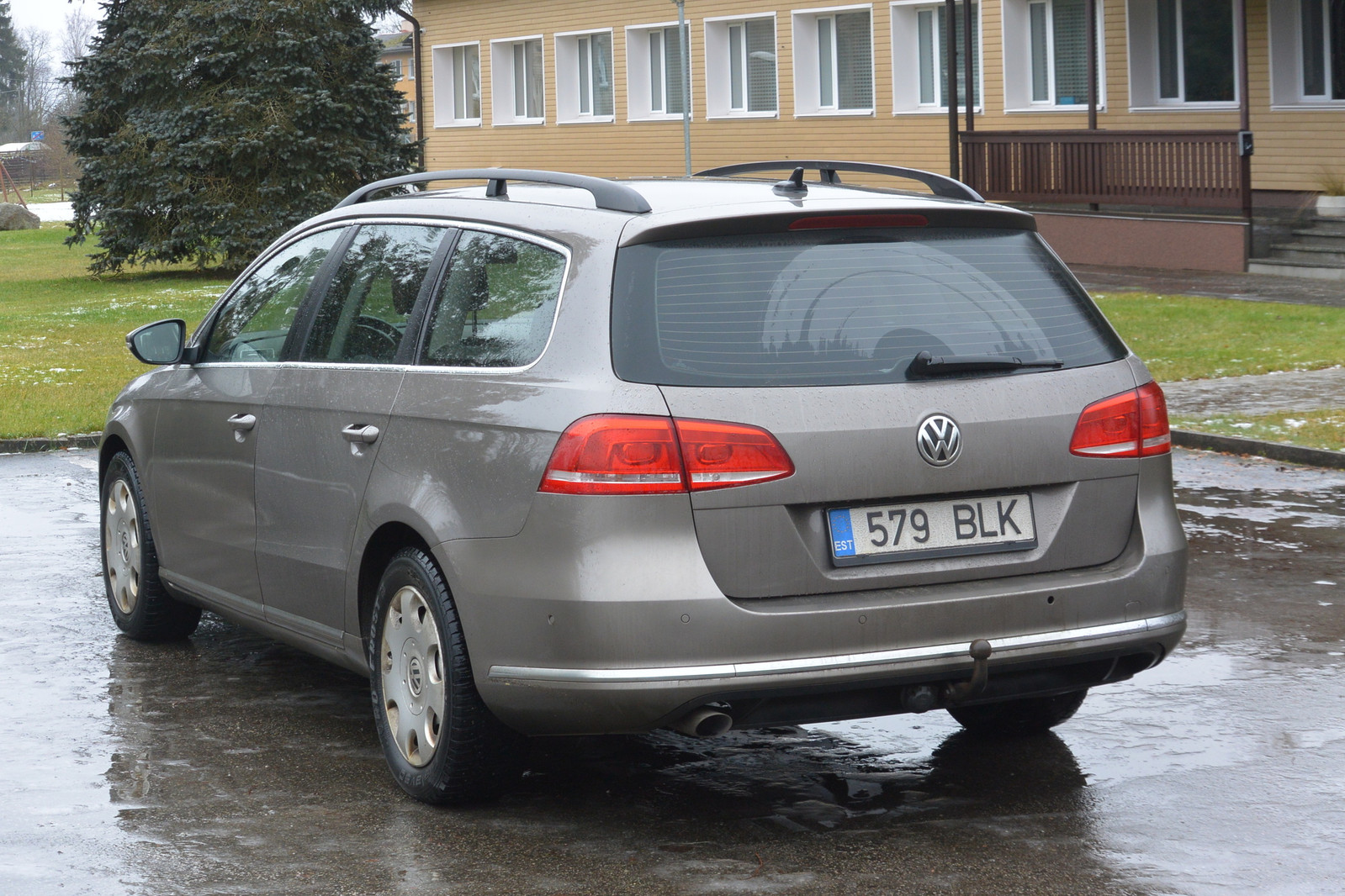 Volkswagen Passat Variant 2011, photo 3/5
