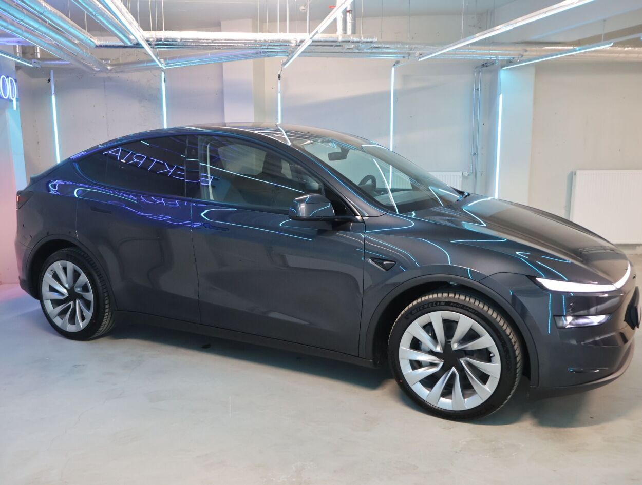 Tesla Model Y 2026, photo 3/26