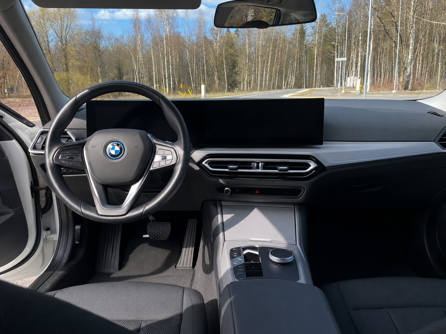 BMW 320 PHEV 2024, photo 5/10