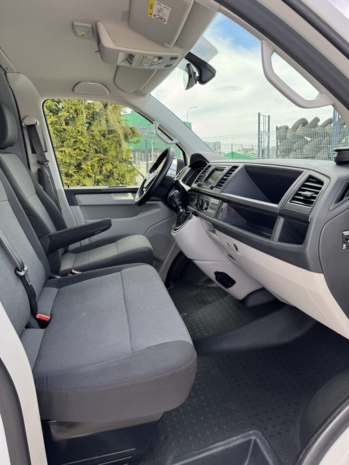 Volkswagen Transporter 2018, kuva 6/14