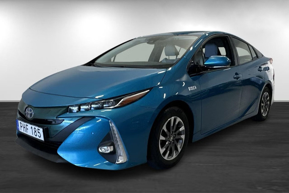 Toyota Prius, 2017, 72 kW, подключаемый гибрид (бензин/электричество), автомат, передний привод