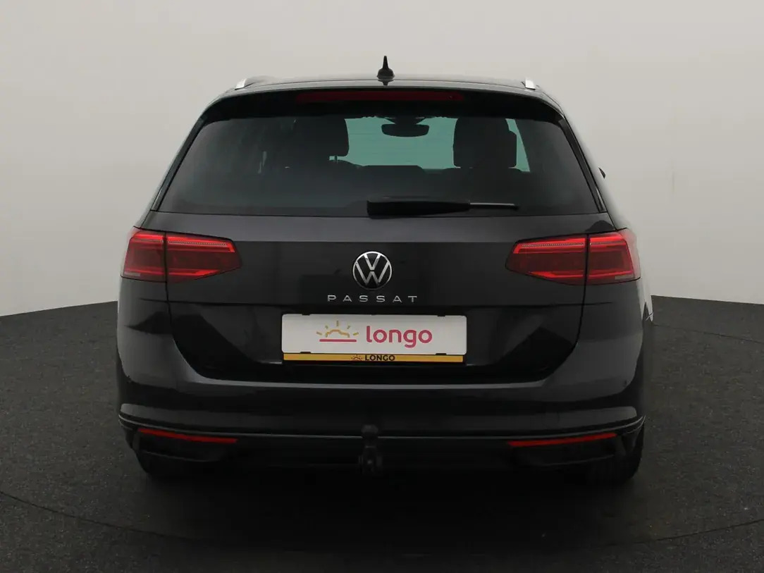 Volkswagen Passat 2021, photo 5/10