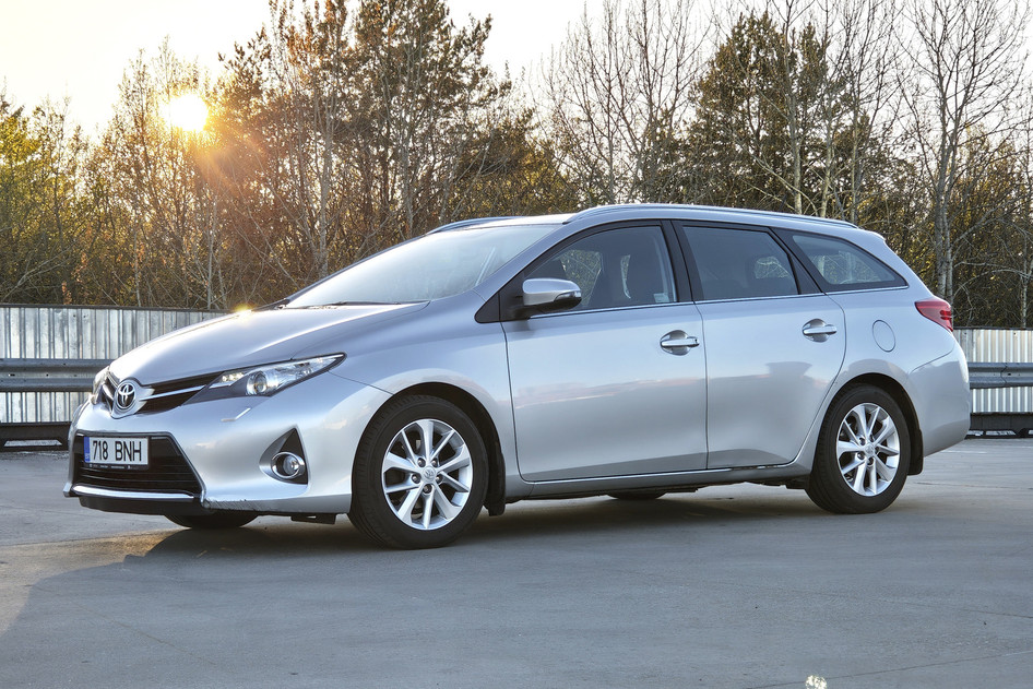 Toyota Auris, 2015, 1.6, 97 kW, bensiin, manuaal, esivedu