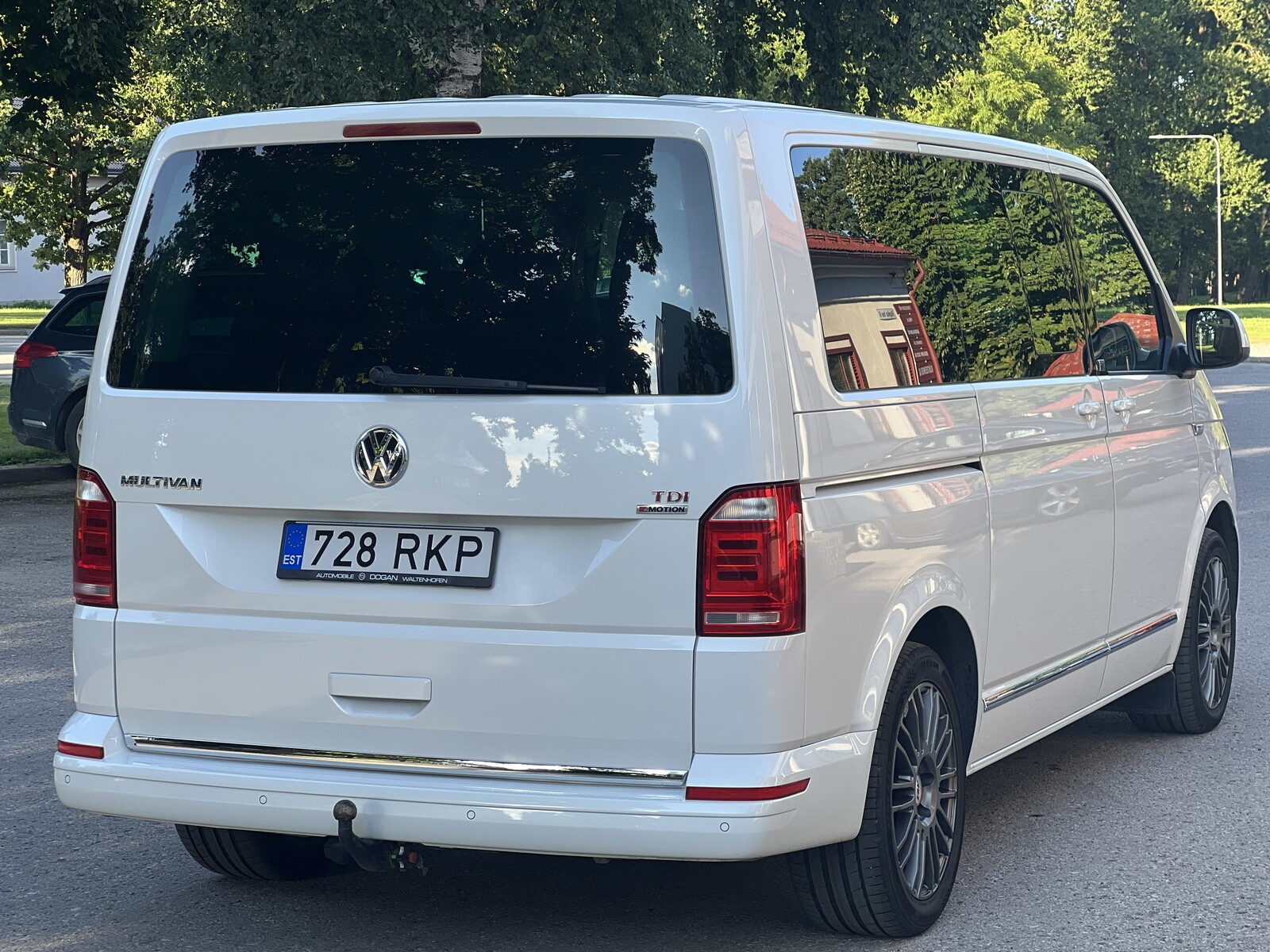 Volkswagen Multivan 2016, kuva 2/10