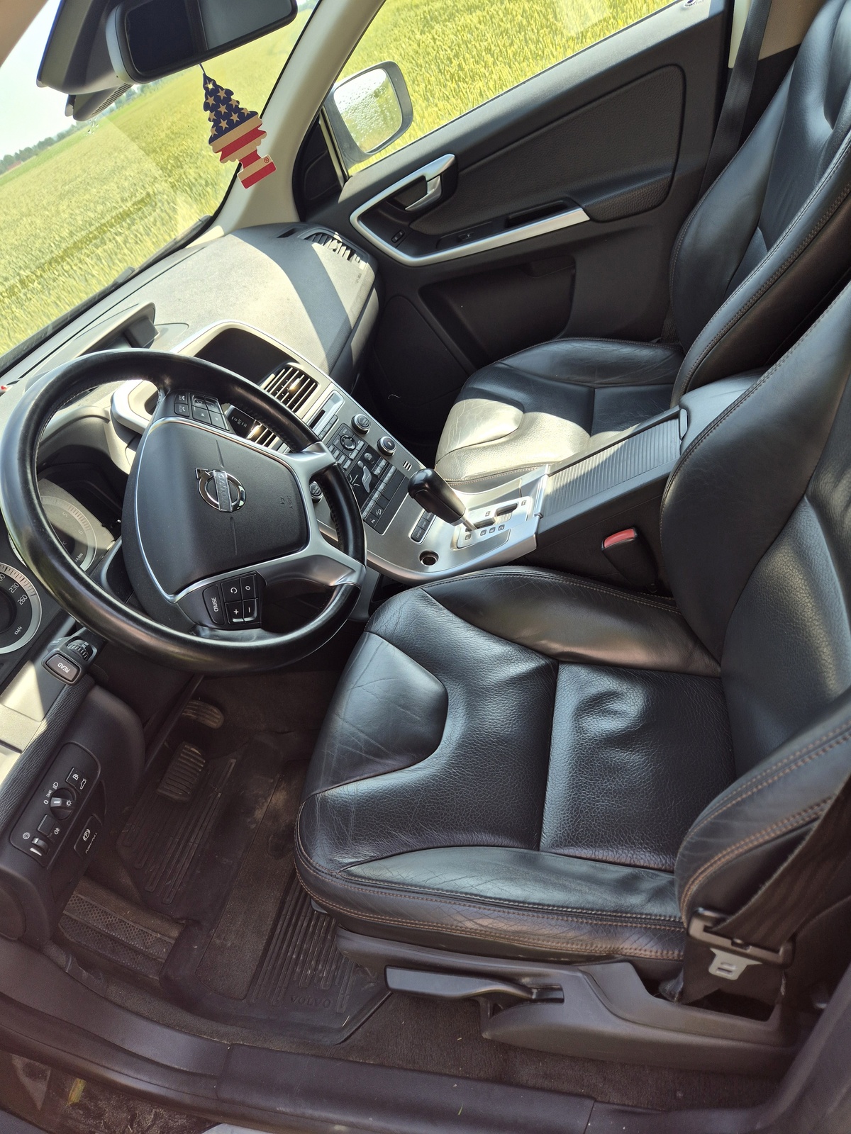 Volvo XC60 2010, photo 5/8