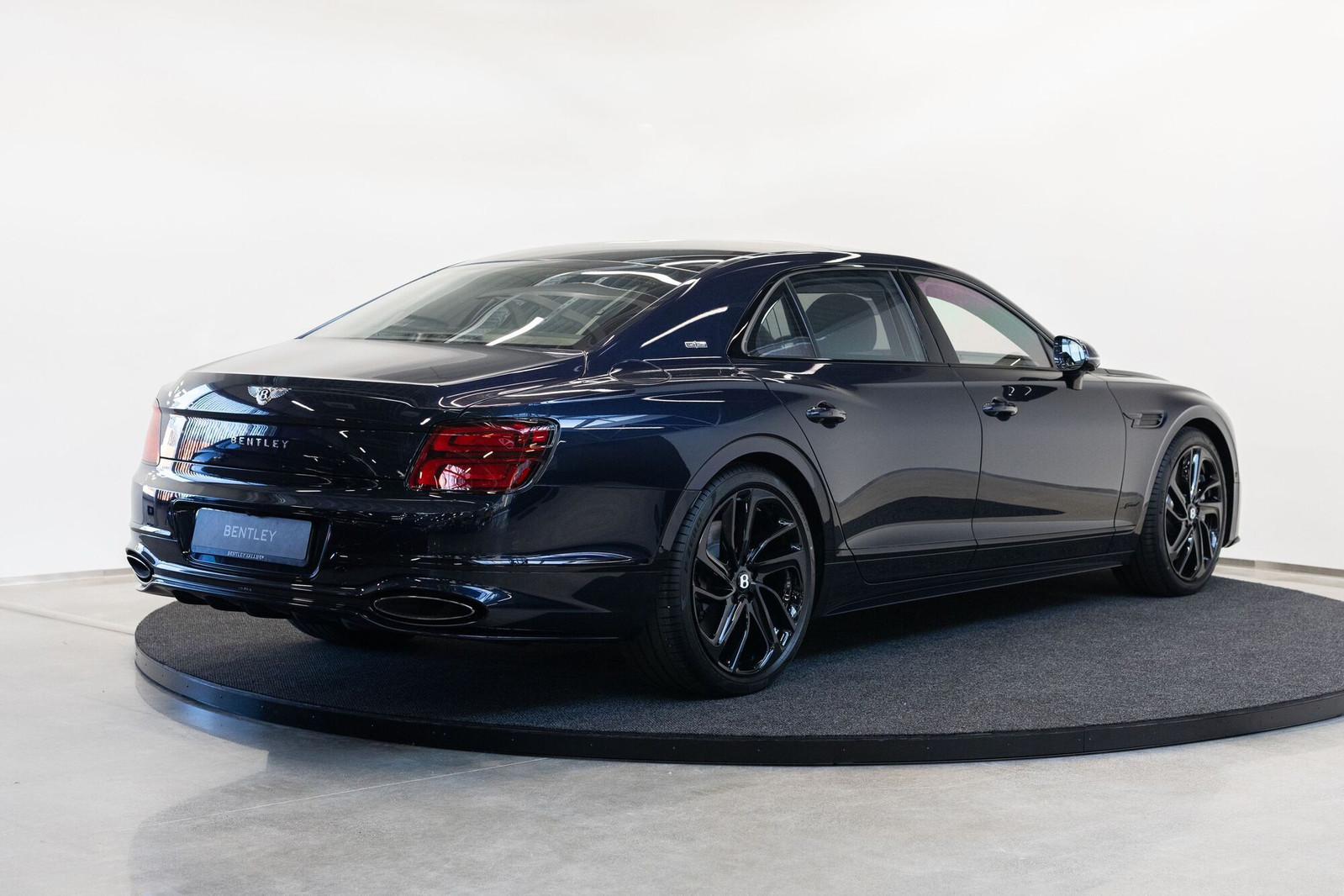 Bentley Flying Spur 2026, photo 2/10