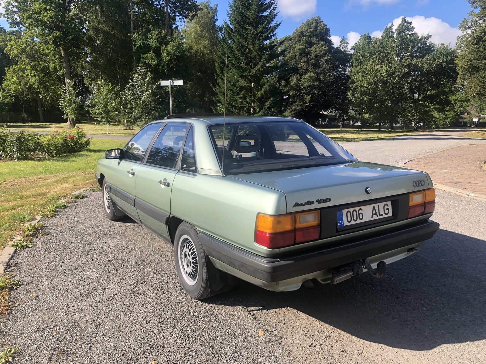 Audi 100 1985, photo 2/5