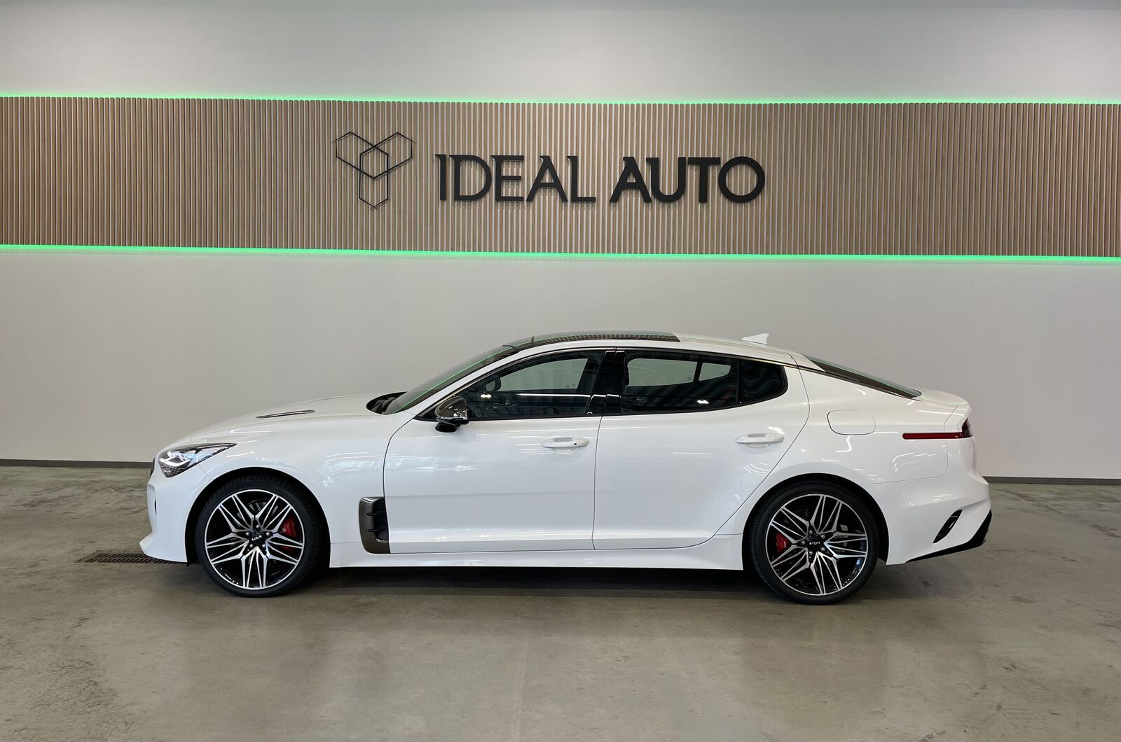 Kia Stinger T-GDI 3.3 269kW 2023, kuva 2/10