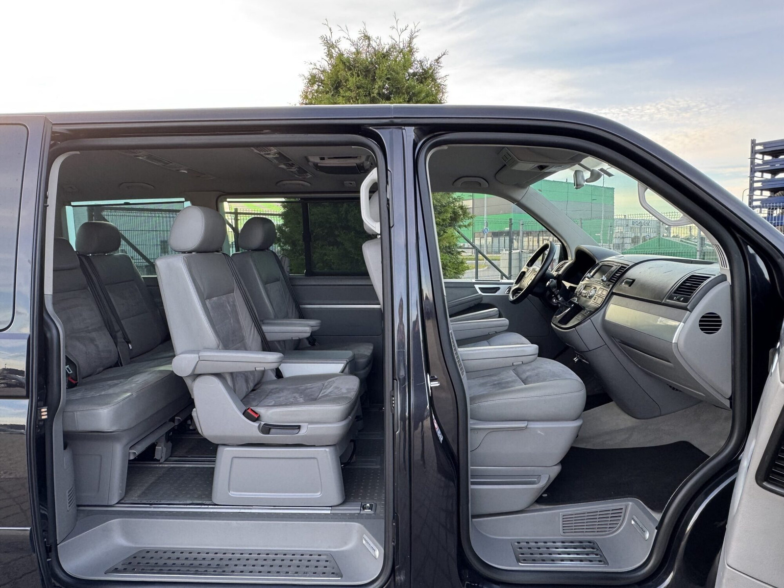 Volkswagen Multivan 2008, photo 3/10