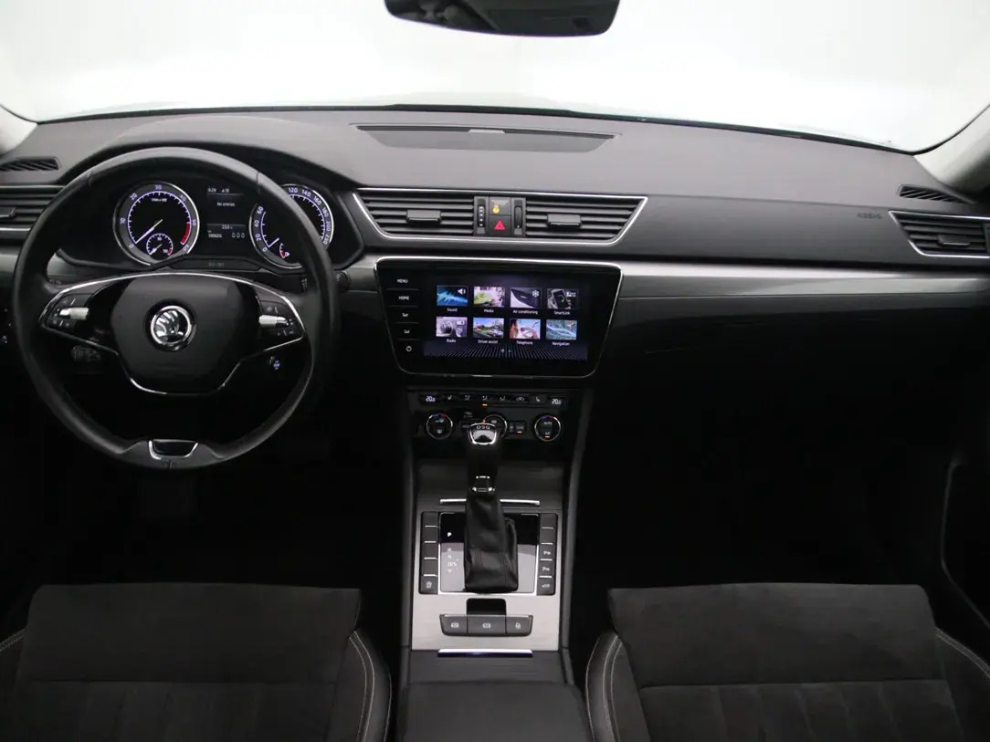 Škoda Superb 2021, photo 2/37