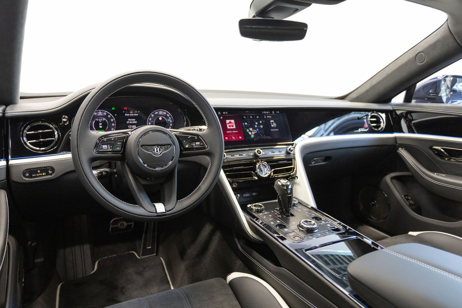 Bentley Flying Spur 2026, photo 7/10
